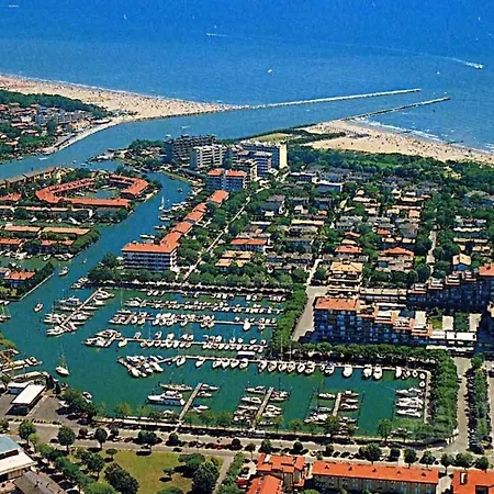 Apartment Incredible With Pool Porto Santa Margherita di Caorle